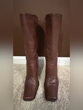 Hocus Pocus Brown Knee HIgh Square Toe Block Heel Boots NEW Size 8-1/2 M